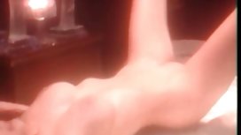 俄羅斯的瘦子在鑄造屁股上給了