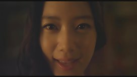 金發女郎想要在廚房做愛