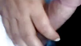 性學生和一位年輕的音樂老師