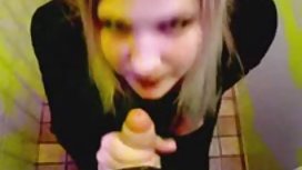 狡猾的ebun和睡覺的女孩