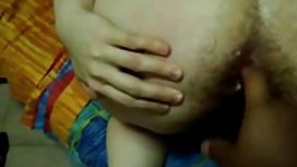 Mima說服他的男朋友看電影，但他不同意並將他的雞巴插入肛門女孩