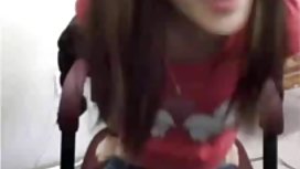 一個胖女人穿過樹林散步，結果他媽的