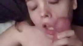 在浴缸裡寫字落在他的大腿上，不得不洗